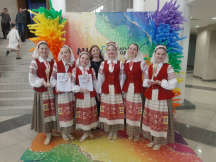 Сердечно поздравляем старшую группу детской студии ансамбля «Хорошки» и преподавателя Богданову Елену Николаевну с призовыми местами на Международном фестивале детских танцевальных коллективов «Мир сделался добрым»!