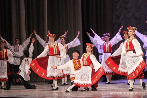 Ensemble &quot;Khoroshki&quot; made in Mogilev