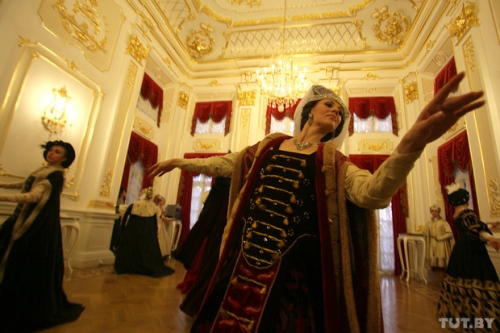 Ensemble &quot;Khoroshki&quot; spoke at the Museum Night at the castle Nesvizhsky May 10