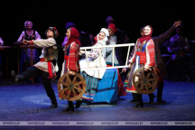 Новую театрализованную программу "Масленка" представил хореографический ансамбль "Хорошки"